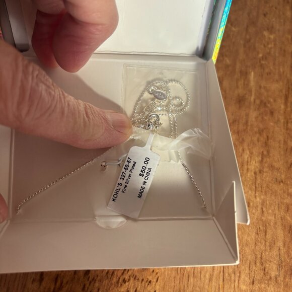 Disney Minnie Earrings & Necklace - Picture 3 of 3